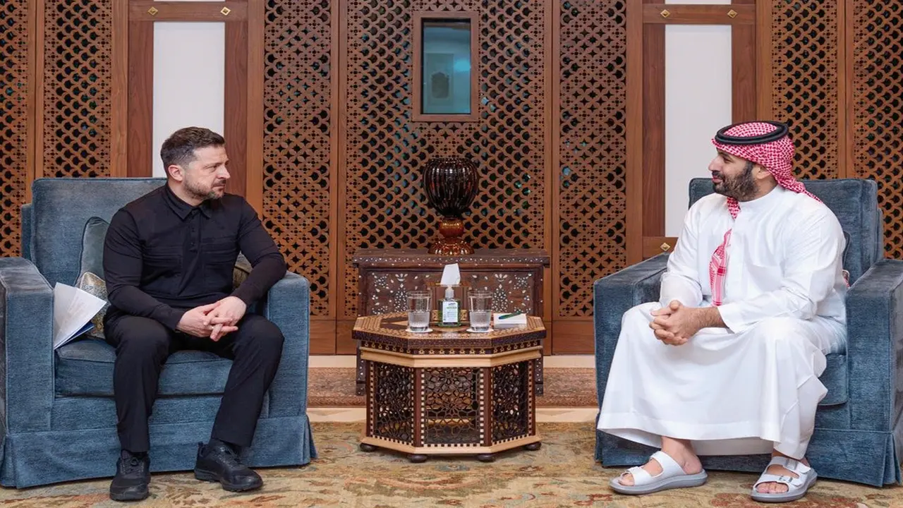 ولي العهد السعودي يبحث مع الرئيس الأوكراني مستجدات التطورات الإقليمية في لقاء مشترك